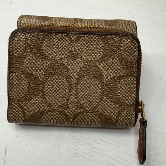 Coach Small Trifold Wallet In Blocked Signature Canvas - Picture 6 of 8